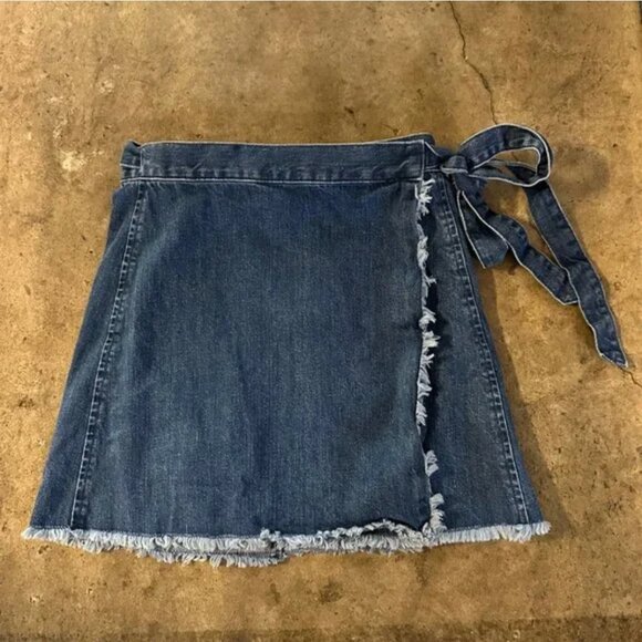 Madewell Raw Hem Denim Wrap Mini Skirt in Cardiff Wash Size 2 - Picture 1 of 5
